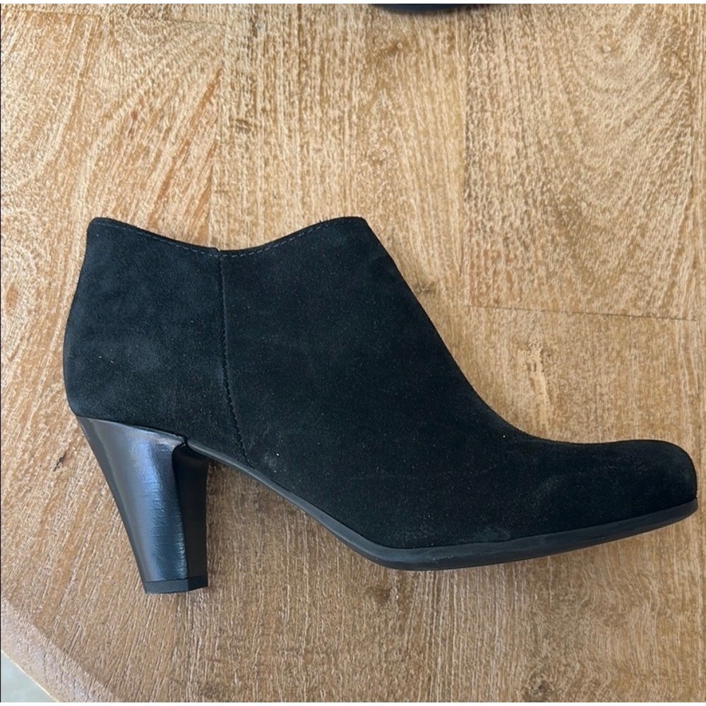 La Canadienne Italian Black Suede Oliver Booties City Dry Round Toe Side Zip 7.5